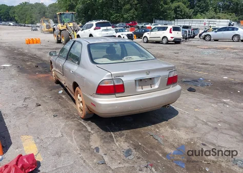 1997 Honda Accord Se z USA, uszkodzony, nr VIN 1HGCD5600VA102505